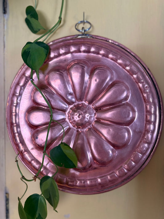 Stunning 12 Inch Vintage Copper Mould - Sunflower Pattern